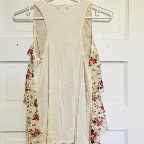 Flowy and Flowery Sleeveless Top - Picture 2 of 3